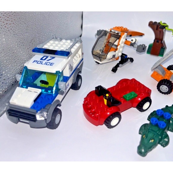 LEGO Minifigures & Accessories Bulk Lot Marvel/Jurassic/Jungle/City 2.11  Random - Picture 10 of 15